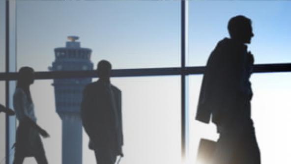 una terminal con personas