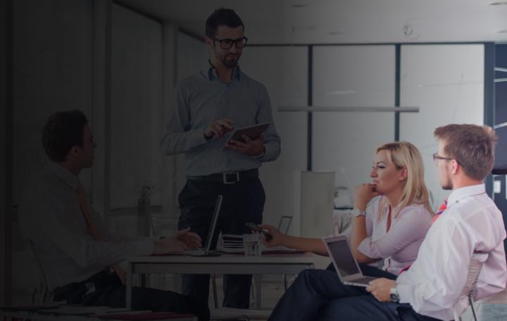 una reunión de empresa