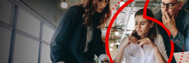 3 personas trabajando