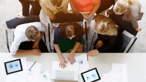 un equipo de personas trabajando