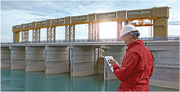 un operario revisando unas infraestructuras hidraúlicas