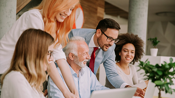 La cooperación entre generaciones, clave para la innovación y el futuro de las empresas