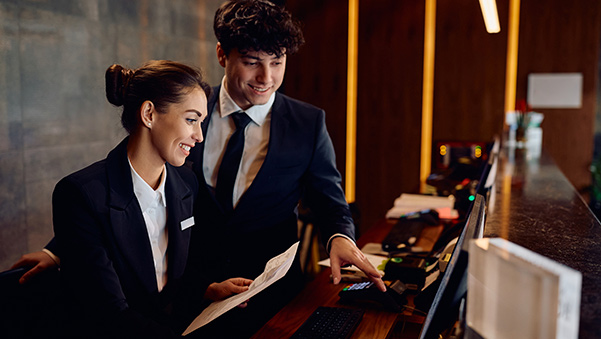 Hoteles en agosto: Conectividad e IoT para sobrevivir a la temporada alta sin morir en el intento
