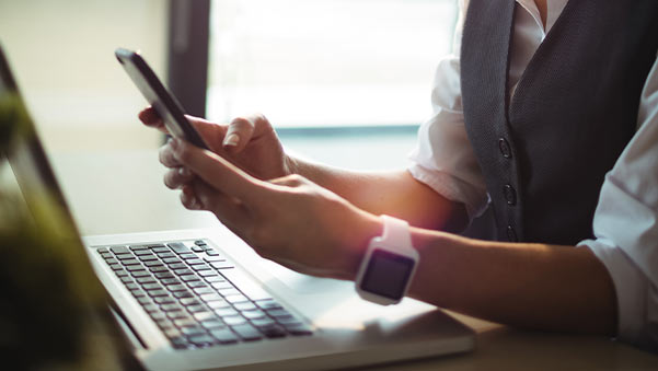 imagen de Cómo integrar los mensajes RCS y los SMS masivos en tu estrategia de marketing online