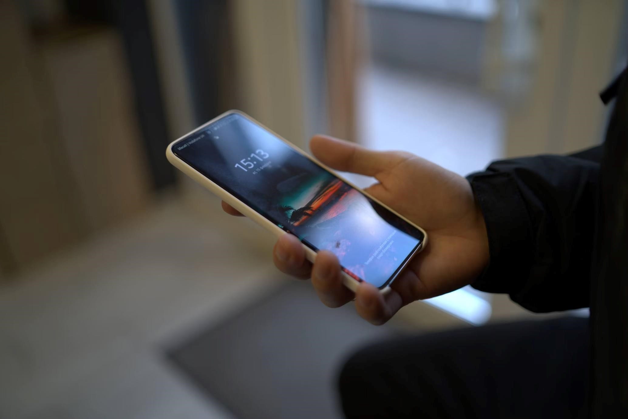 Persona usando un smartphone