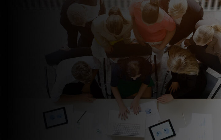una reunión de empresa